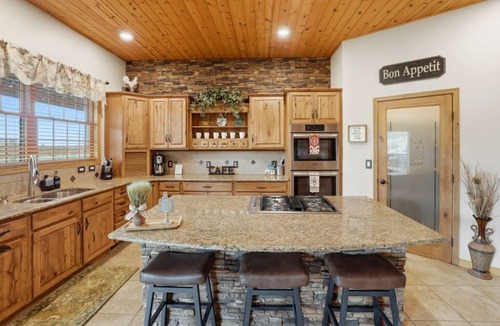 Williamson House | Mountain Lodge Retreat | Hot Tub Game Rooms Sleeps Large