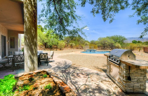 Tanque Verde House | Mountain-view retreat with private pool, spa, patio & central AC - dog-friendly