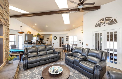 Mountainaire House | Mountainaire Meadows Retreat with AC bordering forest!