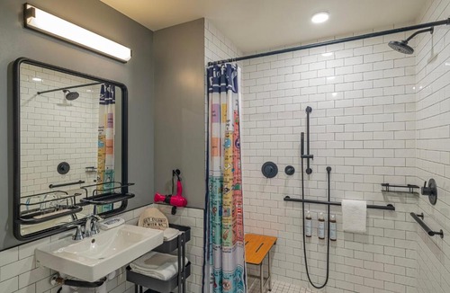 Downtown Phoenix Hotel | Moxy Phoenix Downtown