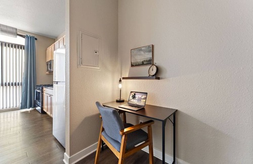 Downtown Minneapolis Apartment | MSP Voyager | By Childrens Hospital | Free Parking