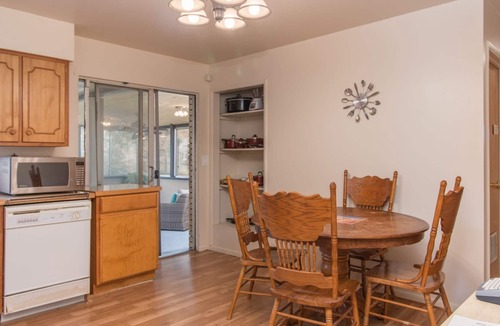 Mount Carmel Junction House | Mt Carmel Junction private home near Kanab, Zion NP, & small dog Friendly /A/C