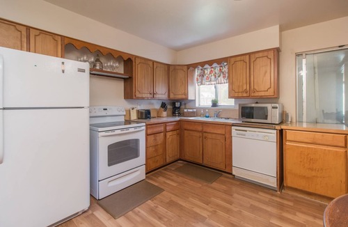 Mount Carmel Junction House | Mt Carmel Junction private home near Kanab, Zion NP, & small dog Friendly /A/C