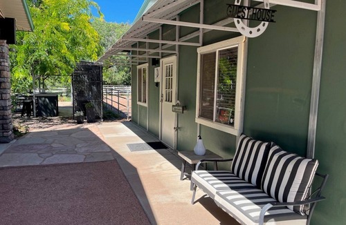 Payson House | MT VIEWS: Guesthouse w/2 HORSE STALLS + Turnout, Sleeps 4, Tack Room, Trails, Riding Ring