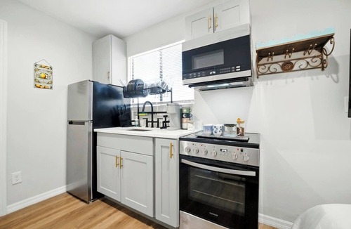 Murray Hill Apartment | Murray Hill Gem w/Kitchen, AC & Self Check-In