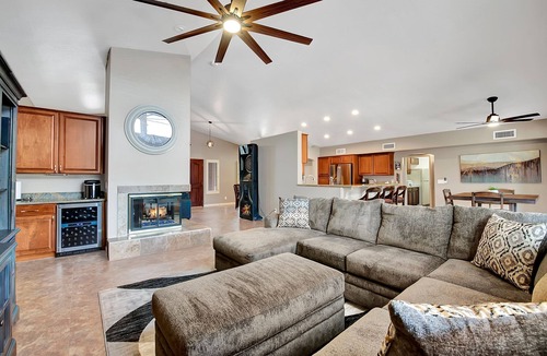 Paradise Valley Village House | N. Scottsdale Retreat W/Heated Pool & Hot Tub!