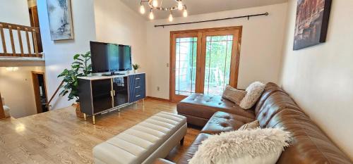 Chanhassen House | Nature's Blissful Haven - King Bed & Heated Garage