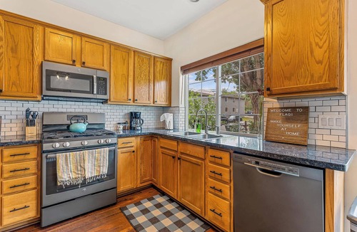 Southside House | NAU/DT | Elevated 2 bdrm | AC | Dog Friendly