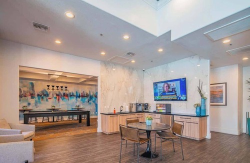 Glendale Sports and Entertainment District Apartment | Near the Stadium | Pool, Gym, Parking HotTub W/D