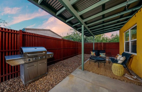 Feldman's House | Near U of A/2 BR 1 BA/Covered Patio/Fenced