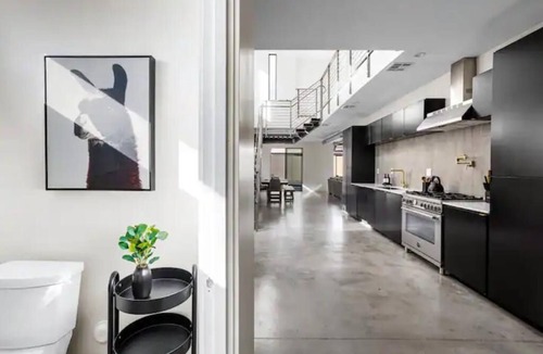 Camelback East House | NEW AND MODERN HOME. 3BR + LOFT. Heated/Cooling pool - Sleeps 10, Near airport!