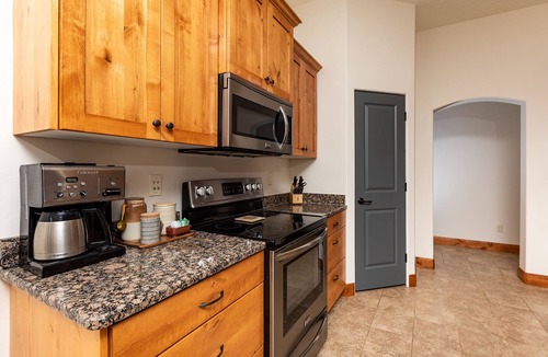 Kanab House | New! Breathtaking views with community amenities