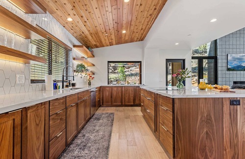 Flagstaff House | NEW Cabin! | Mtn Views! | AC | Hot Tub | Fire Pit