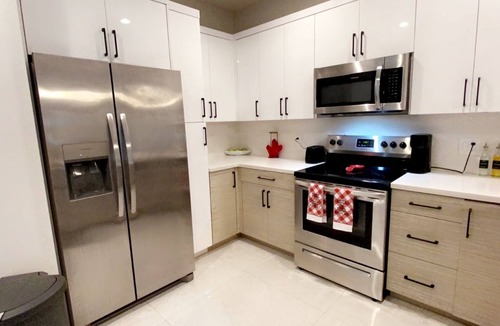 West Park House | New Construction clean 3 Bedroom 2 full Bathroom , Fully equipped kitchen