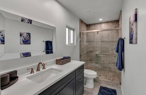Menlo Park House | New Desert Casita - City & Mountain Views - Pet Friendly