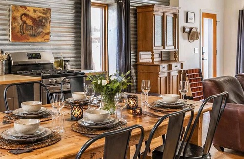 Southside House | NEW! | DT Flag | AC | Hot Tub | Off-Street Parking
