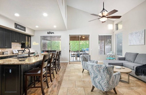 Arrowhead Ranch House | New Family & Pet Friendly Villa, Heated Pool