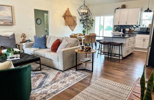 Moab South Valley House | NEW! GameRm–HotTub–TheaterRm–Mtn Views–3000sf–BBQ