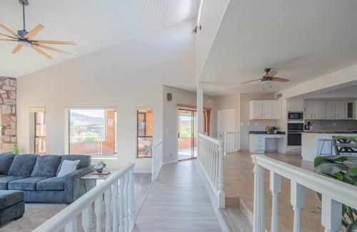 Ahwatukee Foothills House | NEW! Hidden mini movie theater, Game room, Putt putt, Pool, & MORE