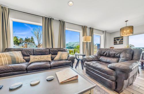Flagstaff House | NEW! HUGE 5BR Mountain Views Game Room Hot Tub Lawn Games BBQ
