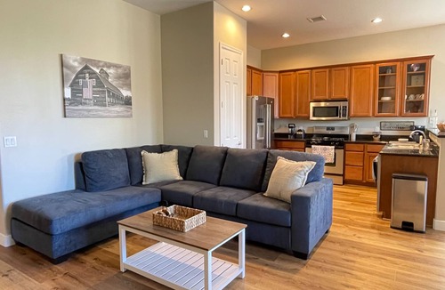 Granville House | NEW LISTING! Charming, remodeled, tastefully decorated, furnishings brand new!