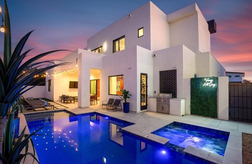 Southwest Village House | NEW! Luxury Home, Pool/Spa - Walk to Old Town!