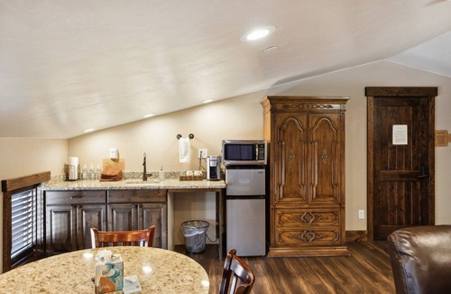 Hildale Condo | NEW! Room 31 - Sunset Suite by Zion Cliff Lodge