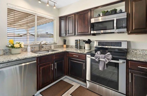 Glendale House | *NEW* Southwest Pool Oasis! Ping Pong & Mini Golf!