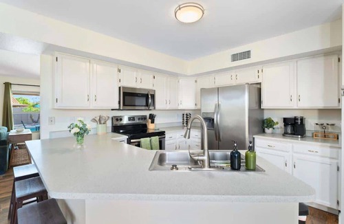 Glendale House | *NEW* Stadium Pool Retreat! Heated Pool Spa Games!