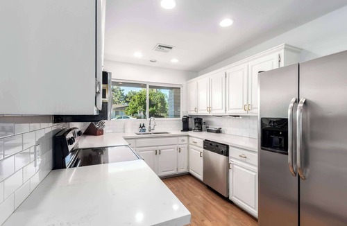 Trail West House | NEW |The Desert Bloomhouse |Heated Pool |Sleeps 12
