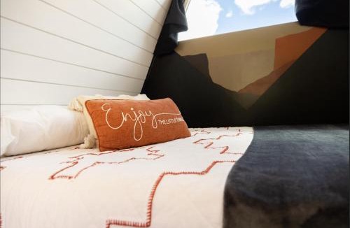 Orderville House | NEW! Unique Modern Glamping Chalet #3
