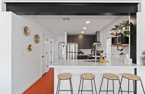 Encanto Condo | Newer, Modern, Work Friendly 2 Bedroom Condo near Downtown PHX