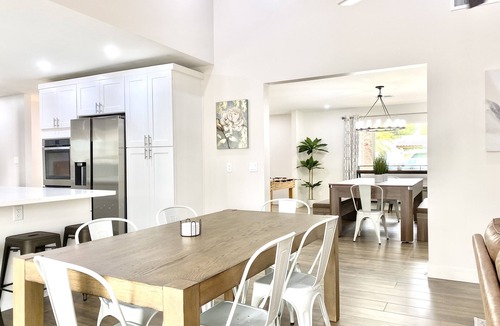 Raskin Estates House | Newly Remodeled Luxury Home, Heated Pool, All Amenities, Fun Entertainment