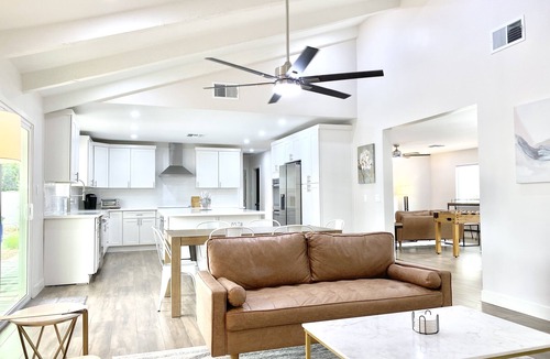 Raskin Estates House | Newly Remodeled Luxury Home, Heated Pool, All Amenities, Fun Entertainment