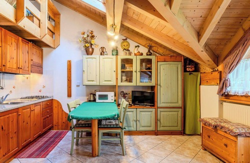 Ragoli Apartment | Nice apartment for 5 people with TV, balcony and panoramic view