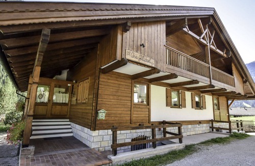 Penia House | Nice apartment in villa for 8 people with WIFI, TV, balcony and pets allowed