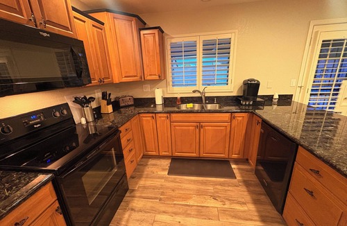 Copperwood House | Oasis at Garden. Pool. 4 Beds. Big TVs