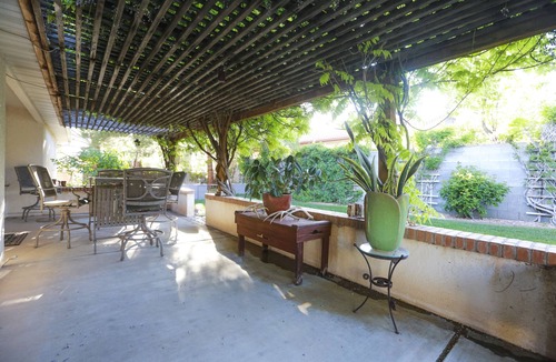 Page House | Oasis in the Desert