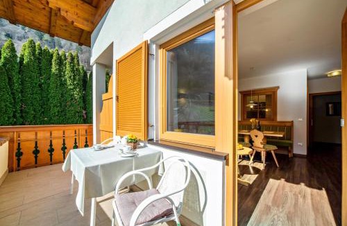 Lagundo Apartment | Obermoarhof Hönigspitze OG Deluxe