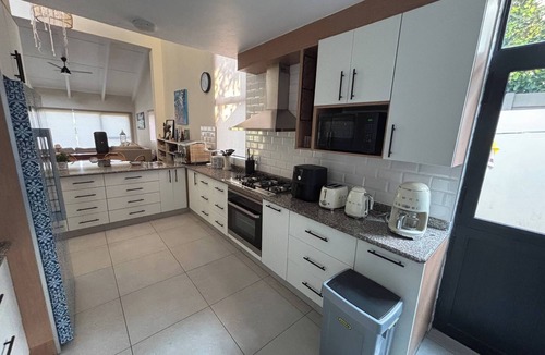 Port Edward House | Ocean Gate House - Staynest Guesthouse