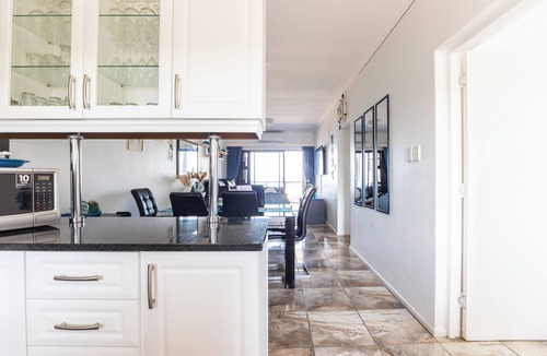 Winklespruit Apartment | Ocean View Escape 2-bedroom apartment in Kingsburgh with AC and Private Rooftop