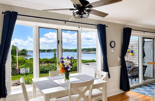 Cape Neddick Cottage | Oceanfront getaway, private boardwalk steps to Cape Neddick Beach