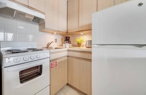Kahana Condo | OceanFront Studio w Pool -Valley Isle 206