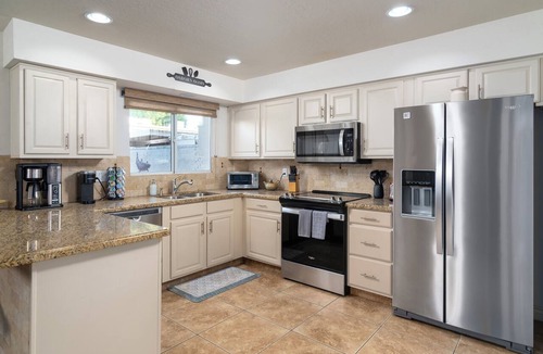 Security Acres House | Old Town, Pool, Private Patio, Golf, Traveling Professionals