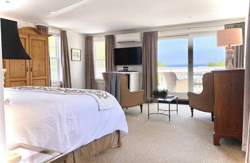 Ogunquit Hotel | Old Village Inn - King Room