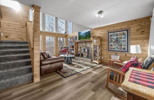 Chalet Village House | ONE Beary Good View 3BR-2BA in Gatlinburg Sleeps 9
