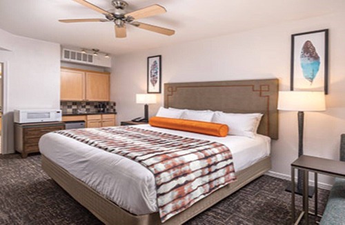 South Scottsdale Resort | One Bedroom Sleeps 4