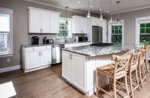 York Beach House | OPEN FLOOR PLAN-SPA LIKE MASTER BATH Basement playroom ping pong! 5 STAR REVIEWS