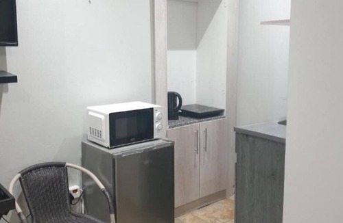 Fichardt Park Apartment | Orchard Guesthouse Double Room with Pool View