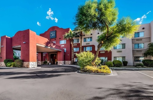 Palm Valley Hotel | Outdoor Adventure! Comfy Unit Near Attractions, Pool, Free Breakfast, Parking